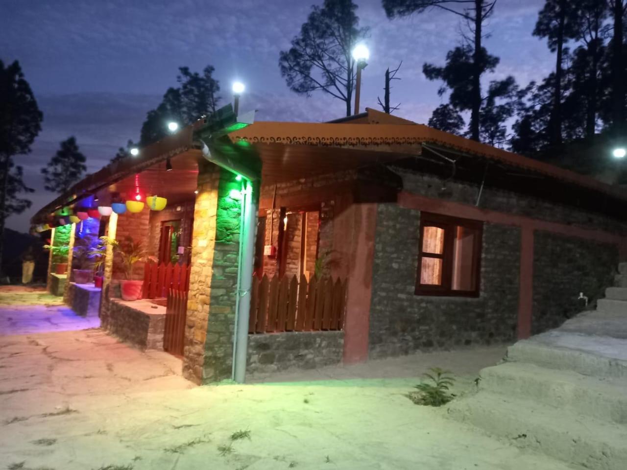 Nature Villaas Basa Homestay Pauri Eksteriør bilde