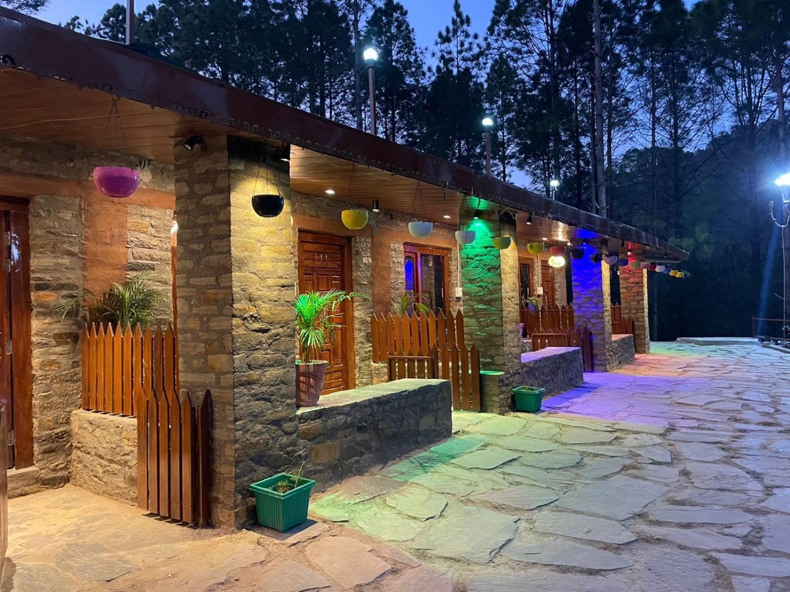 Nature Villaas Basa Homestay Pauri Eksteriør bilde