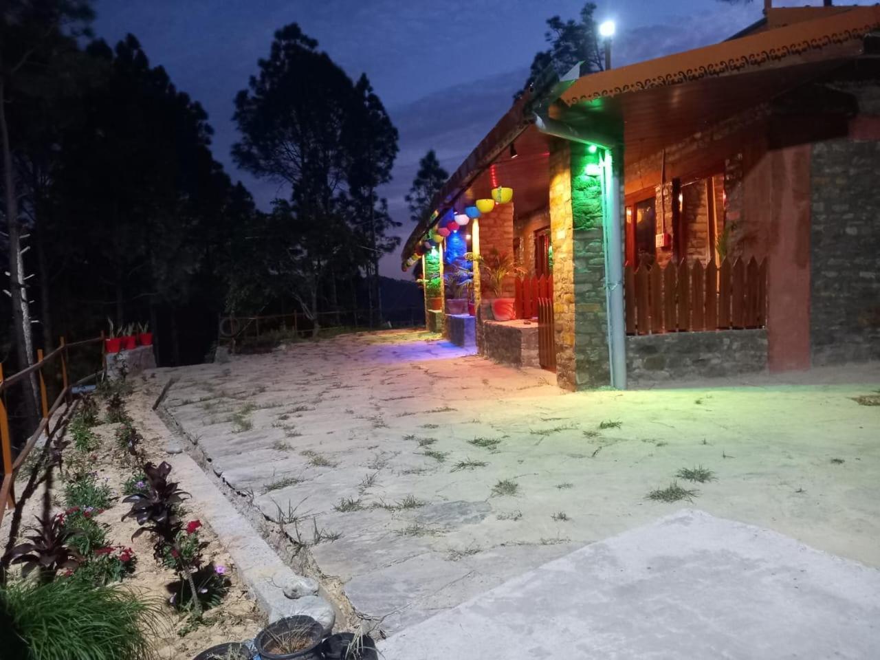 Nature Villaas Basa Homestay Pauri Eksteriør bilde