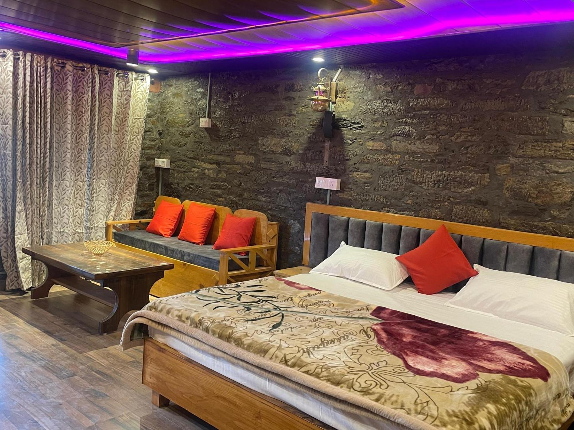 Nature Villaas Basa Homestay Pauri Eksteriør bilde